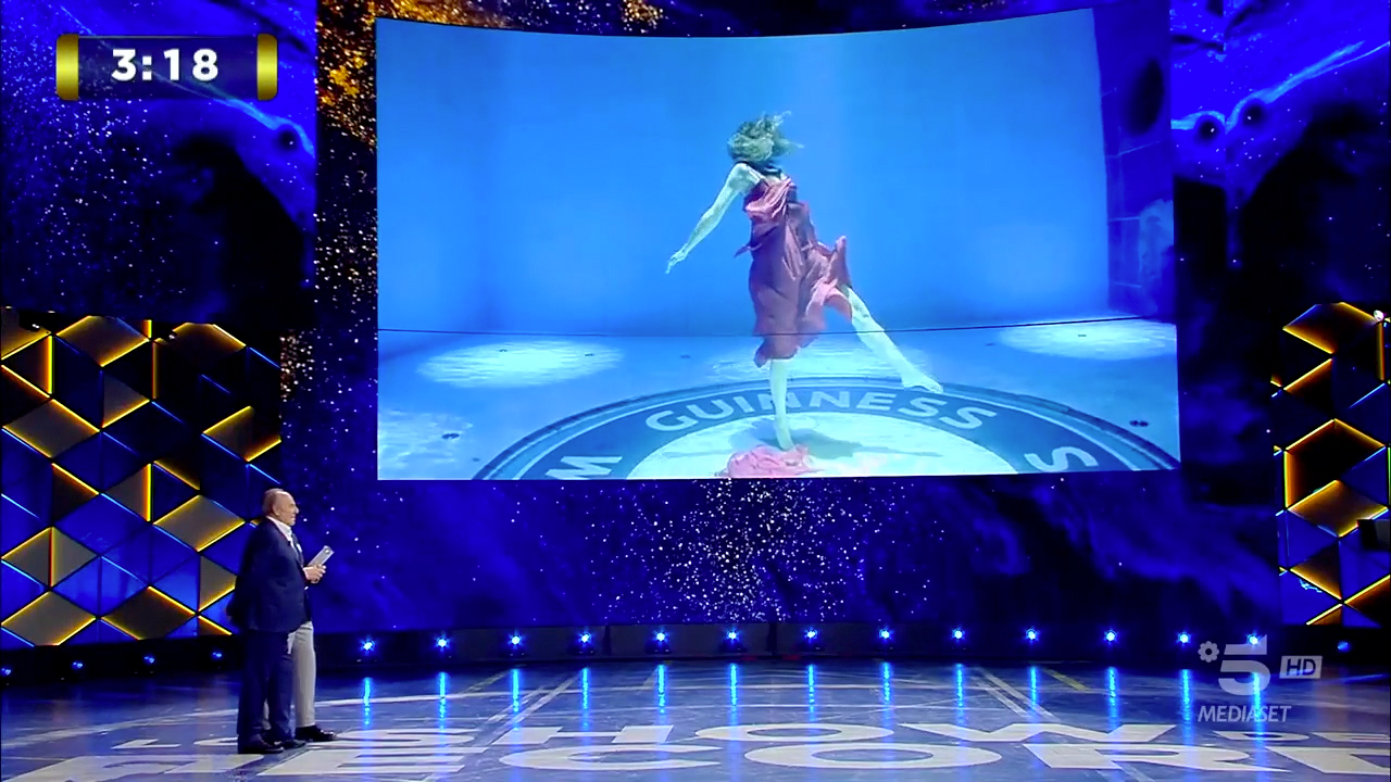 Y-40 2024.02.25 Canale 5 Lo Show dei Record Marina Kazankova danza 4 minuti a -10 metri (11)