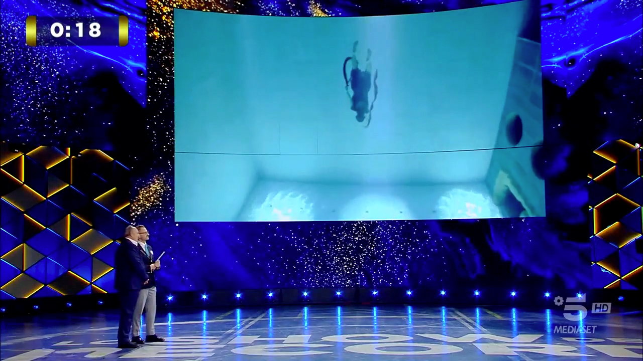 Y-40 2024.02.25 Canale 5 Lo Show dei Record Marina Kazankova danza 4 minuti a -10 metri (6)